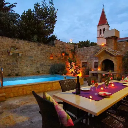 Old Stone In Historic Center With Heated Pool Vila Makarská