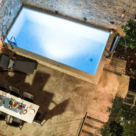 Vila Old Stone In Historic Center With Heated Pool