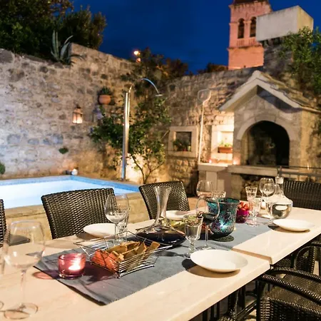 Vila Old Stone In Historic Center With Heated Pool