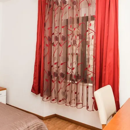Old Stone In Historic Center With Heated Pool * Makarská