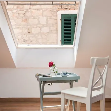 Vila Old Stone In Historic Center With Heated Pool Makarská